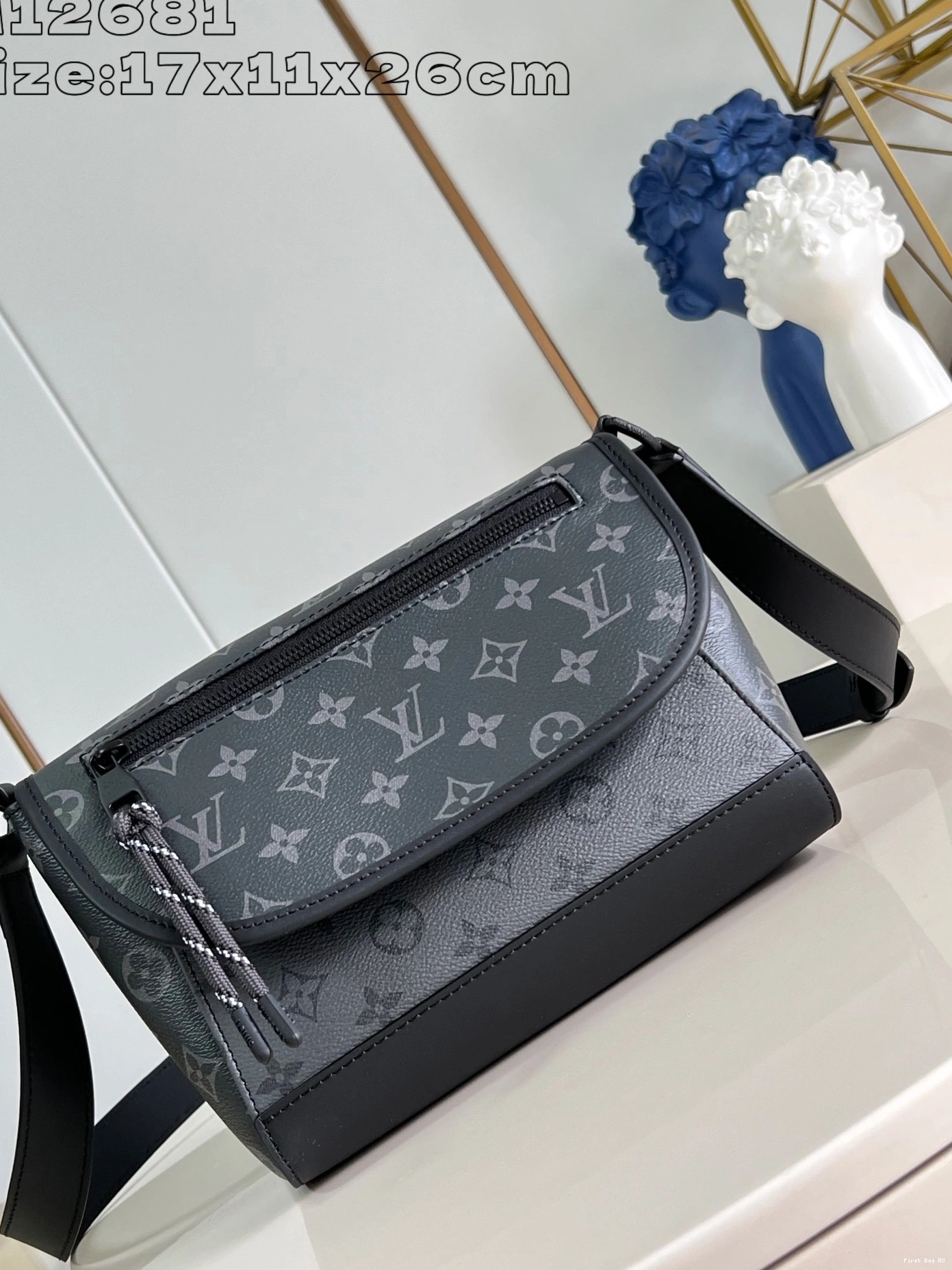 First bag ru Messenger Pulse Louis Vuitton 0822